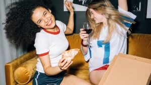 Students enjoying pizza